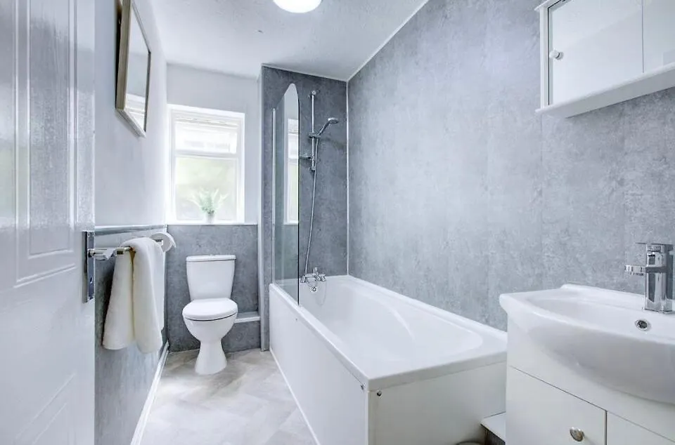 Spacious 2 Bedroom Apartment لندن