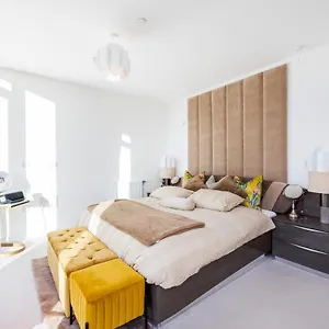 https://luxury-modern-apartments-london-seven-star-ultra-super.cambridgehotelsuk.com
